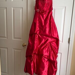 Gorgeous red Jessica, McClintock for Gunne Sax size 5 evening or prom gown